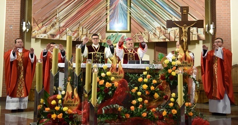 Bierzmowanie w par. Miłosierdzia Bożego w Brzesku