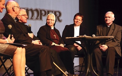Wspomnieniami o kapłanie dzielili się: ks. Marian Subocz, ks. Józef Potyrała, s. Kazimiera, felicjanka,  ks. Mariusz Ambroziewicz, ks. Andrzej Choroba.