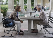 Brenton Thwaites i David Strathairn 