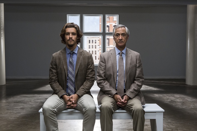 Brenton Thwaites i David Strathairn 