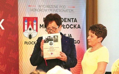 Historia organizacji w Płocku została opisana od początku w najnowszej publikacji przygotowanej  na jubileusz.