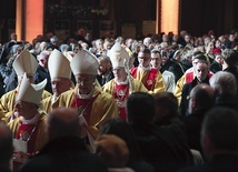 Homilię wygłosił kard. Pietro Parolin, który stwierdził, że w papieżu Franciszku Bóg dał nam pokornego i jednocześnie mocnego przewodnika.