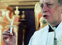 – „Kocham krzyż…” – powtarza ks. Andrzej Liszka za o. Pio.