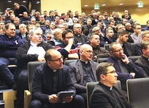 ▼	Księża zebrali się w auli Wydziału Teologicznego Uniwersytetu Śląskiego.