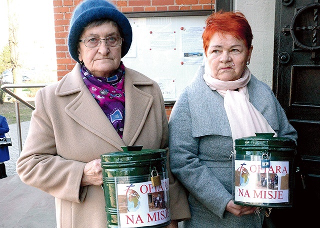 ▲	Zbiórkę na misje w parafii na radomskich Borkach prowadzą członkowie III Zakonu św. Franciszka i Kół Różańcowych.  Na zdjęciu (od lewej): Jadwiga Piskorz i Anna Bielecka.