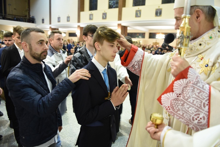 Bierzmowanie u Matki Bożej Nieustającej Pomocy w Mielcu - cz. 2