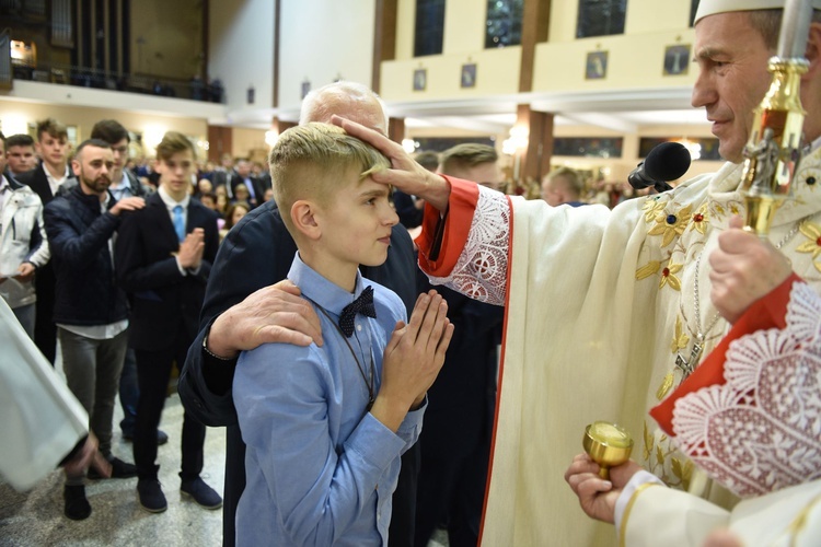 Bierzmowanie u Matki Bożej Nieustającej Pomocy w Mielcu - cz. 2