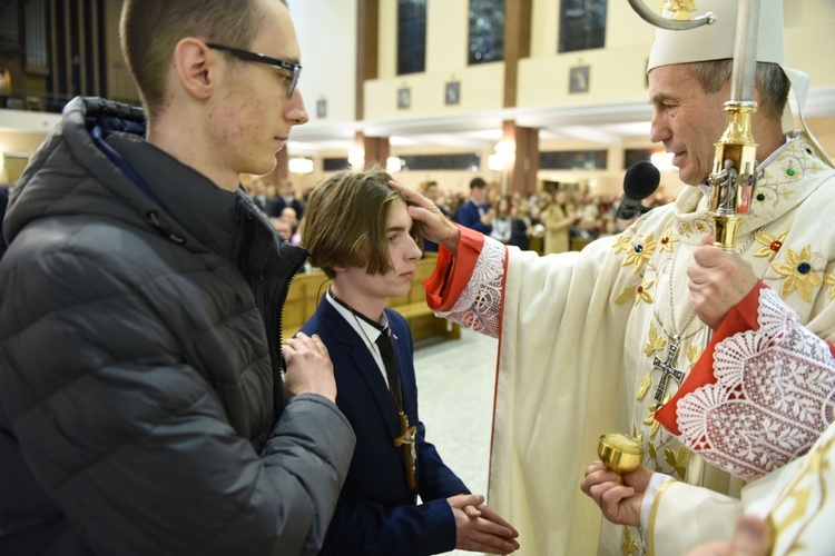 Bierzmowanie u Matki Bożej Nieustającej Pomocy w Mielcu - cz. 2