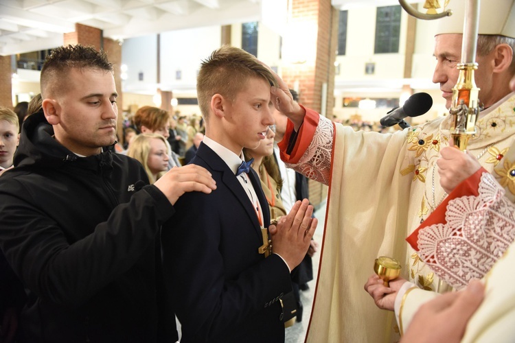 Bierzmowanie u Matki Bożej Nieustającej Pomocy w Mielcu - cz. 2