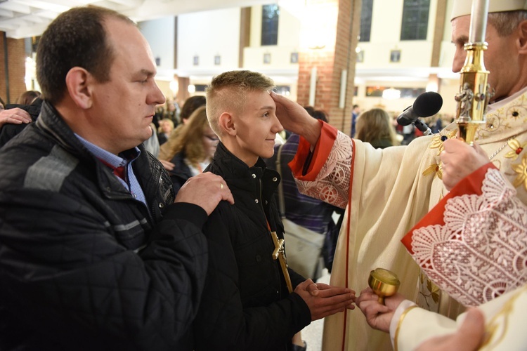 Bierzmowanie u Matki Bożej Nieustającej Pomocy w Mielcu - cz. 2