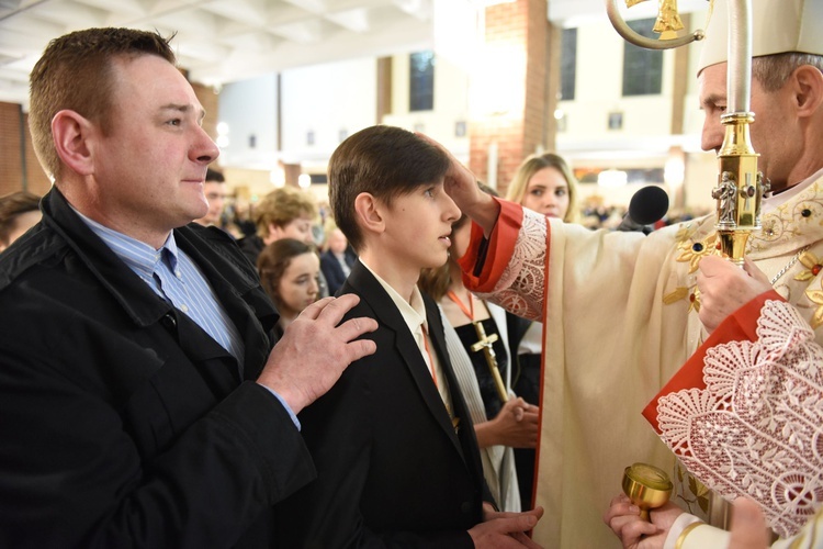 Bierzmowanie u Matki Bożej Nieustającej Pomocy w Mielcu - cz. 2