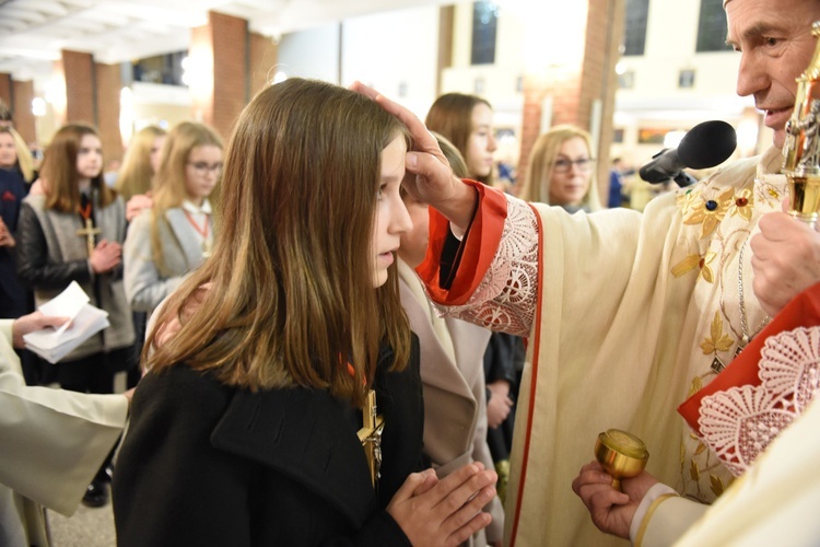 Bierzmowanie u Matki Bożej Nieustającej Pomocy w Mielcu - cz. 2