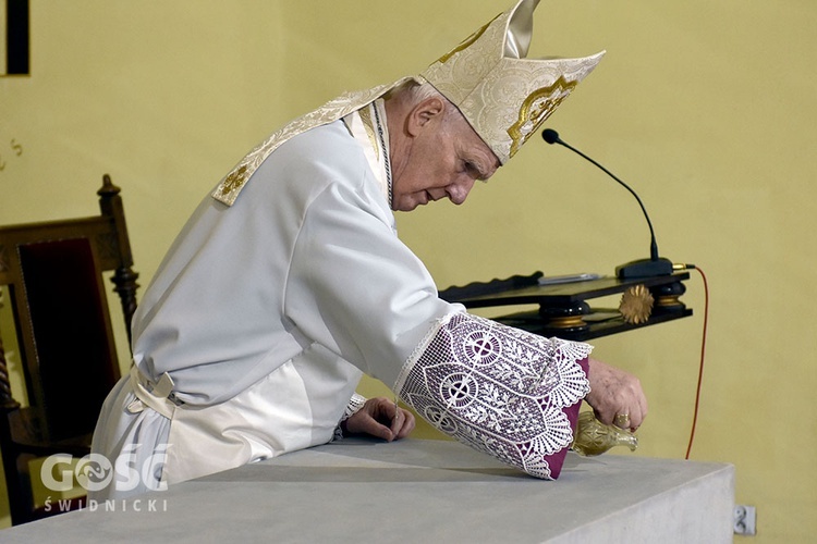 Konsekracja ołtarza w Wałbrzychu