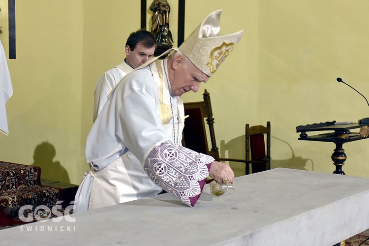 Konsekracja ołtarza w Wałbrzychu