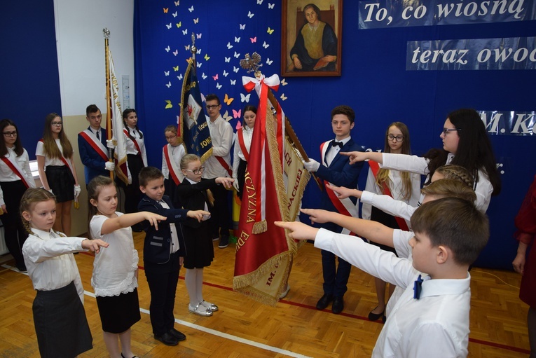 Nadanie imienia Szkole Podstawowej w Trębkach