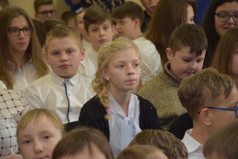 Nadanie imienia Szkole Podstawowej w Trębkach