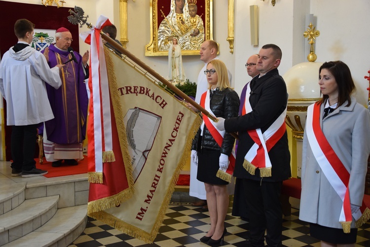 Nadanie imienia Szkole Podstawowej w Trębkach