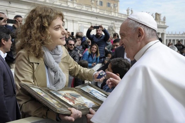 Franciszkowi zaprezentowano elektroniczną opaskę, która ratuje życie.