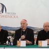 Konferencja prasowa przed uroczystościami 15-lecia diecezji świdnickiej w Świdnickiej Kurii Biskupiej.