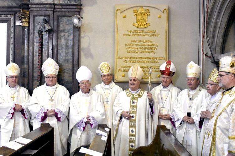 Uroczystości 15-lecia diecezji świdnickiej z udziałem abp. Salvatore Pennacchio