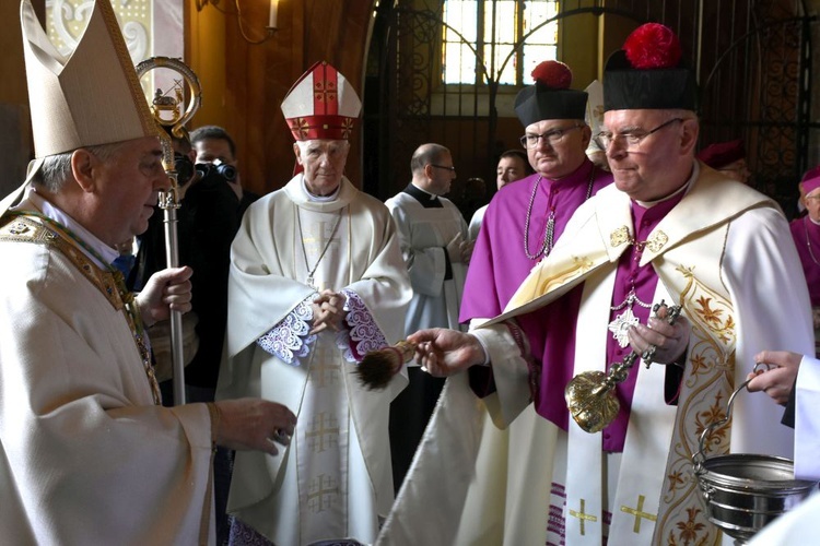 Uroczystości 15-lecia diecezji świdnickiej z udziałem abp. Salvatore Pennacchio