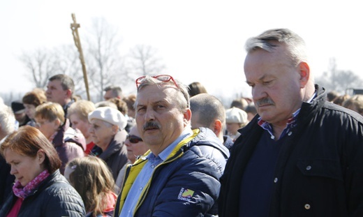 Droga Krzyżowa w intencji trzeźwości w KL Birkenau - 2019