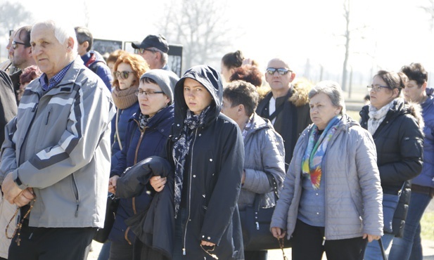 Droga Krzyżowa w intencji trzeźwości w KL Birkenau - 2019