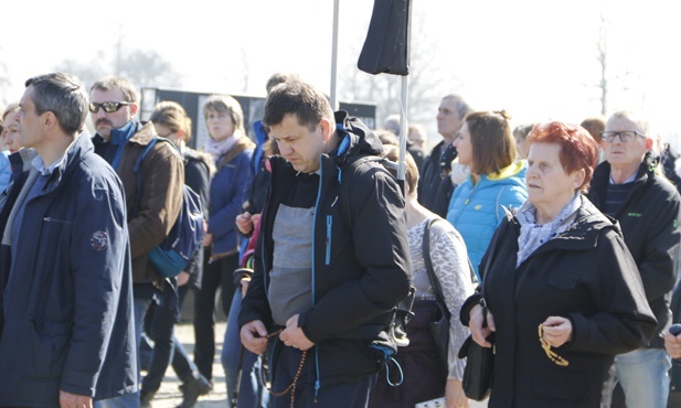 Droga Krzyżowa w intencji trzeźwości w KL Birkenau - 2019