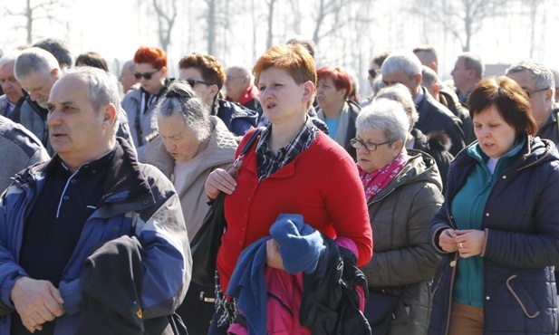 Droga Krzyżowa w intencji trzeźwości w KL Birkenau - 2019