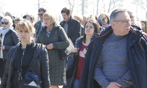 Droga Krzyżowa w intencji trzeźwości w KL Birkenau - 2019