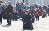 Droga Krzyżowa w intencji trzeźwości w KL Birkenau - 2019