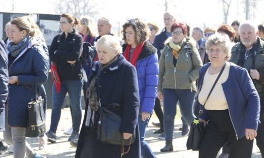 Droga Krzyżowa w intencji trzeźwości w KL Birkenau - 2019