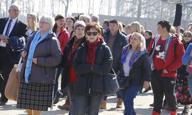 Droga Krzyżowa w intencji trzeźwości w KL Birkenau - 2019