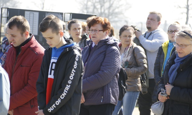 Droga Krzyżowa w intencji trzeźwości w KL Birkenau - 2019