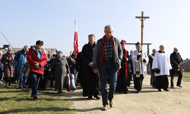 Droga Krzyżowa w intencji trzeźwości w KL Birkenau - 2019