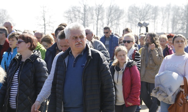 Droga Krzyżowa w intencji trzeźwości w KL Birkenau - 2019