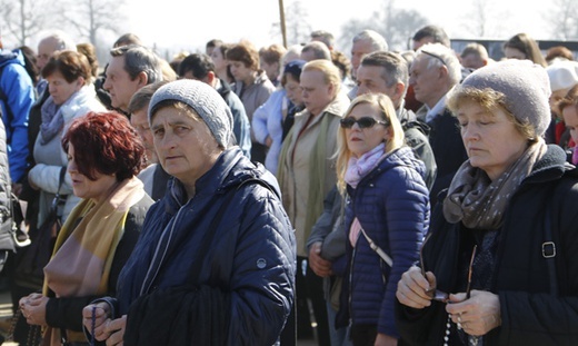 Droga Krzyżowa w intencji trzeźwości w KL Birkenau - 2019