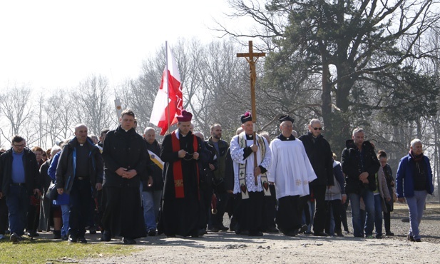 Droga Krzyżowa w intencji trzeźwości w KL Birkenau - 2019