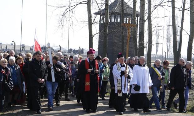 Droga Krzyżowa w intencji trzeźwości w KL Birkenau - 2019