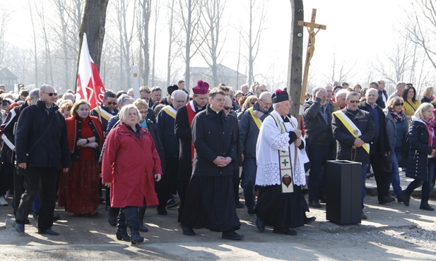 Droga Krzyżowa w intencji trzeźwości w KL Birkenau - 2019