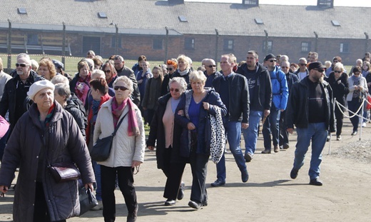 Droga Krzyżowa w intencji trzeźwości w KL Birkenau - 2019