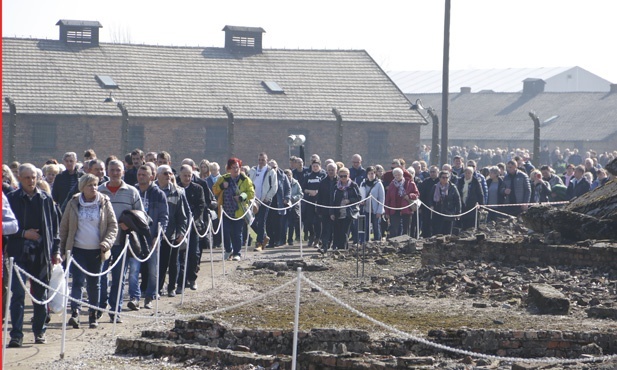 Droga Krzyżowa w intencji trzeźwości w KL Birkenau - 2019