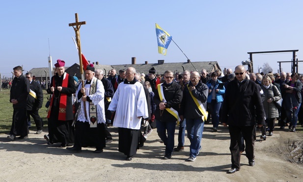 Droga Krzyżowa w intencji trzeźwości w KL Birkenau - 2019