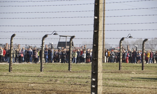 Droga Krzyżowa w intencji trzeźwości w KL Birkenau - 2019