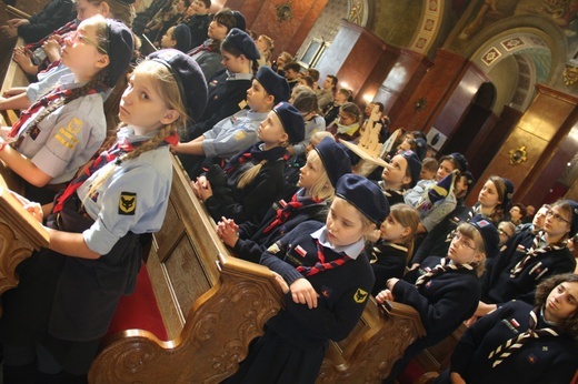 Skauci Europy w Piekarach Śl. - od bazyliki na kalwarię