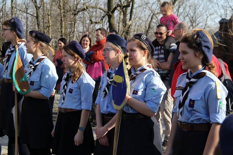 Skauci Europy w Piekarach Śl. - od bazyliki na kalwarię