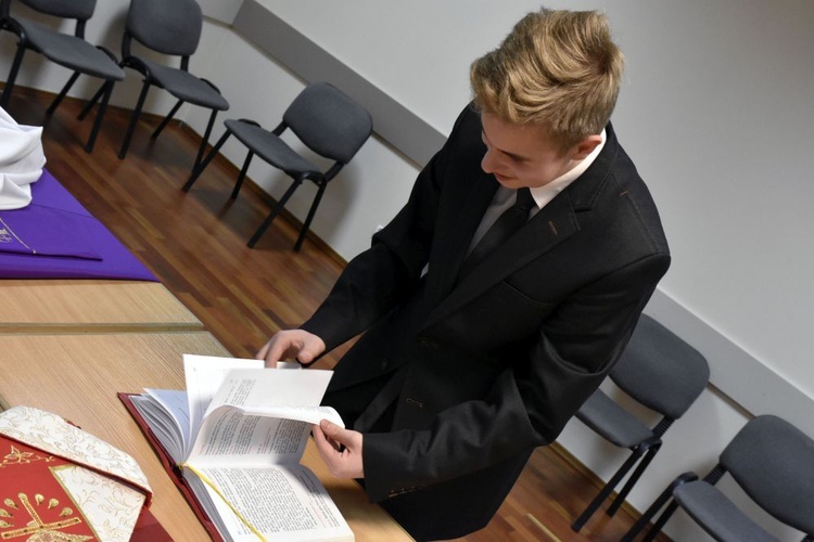 Konkurs biblijny i egzamin ceremoniarski dla służby liturgicznej