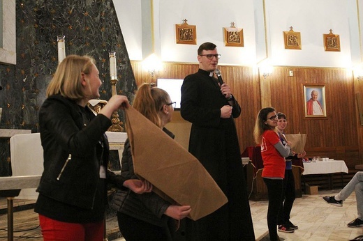 MU - "Młodzi Uwielbiają" z ks. Adamem Wandzlem na Złotych Łanach