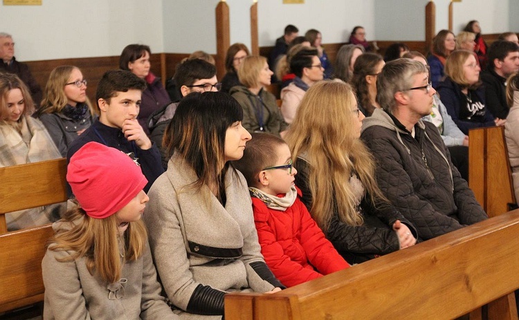 MU - "Młodzi Uwielbiają" z ks. Adamem Wandzlem na Złotych Łanach