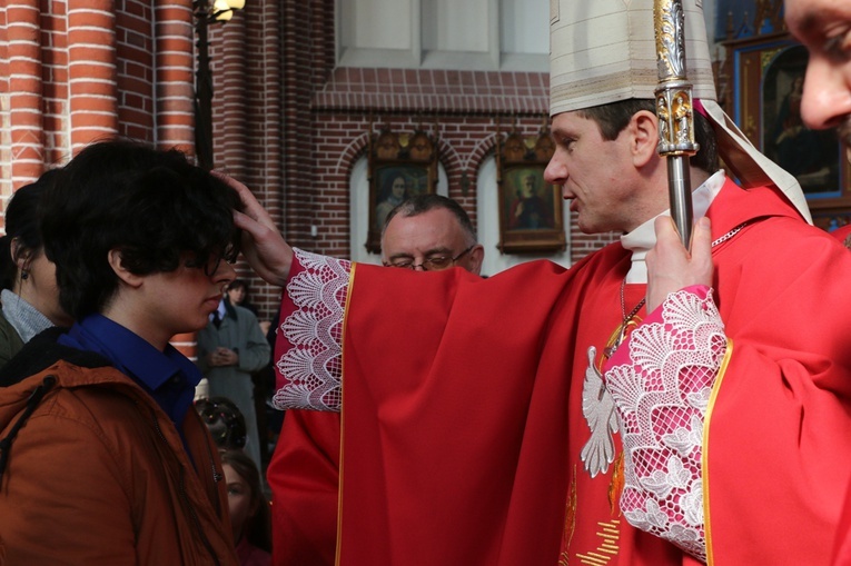 Bierzmowanie uczniów szkół salezjańskich we Wrocławiu